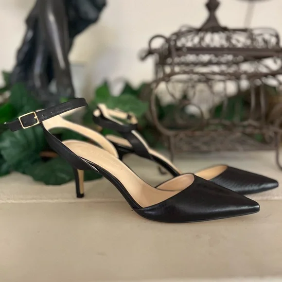 Elegant Black Women's Kitten Heels Banana Republic Makala size 6.5 - Picture 2 of 7